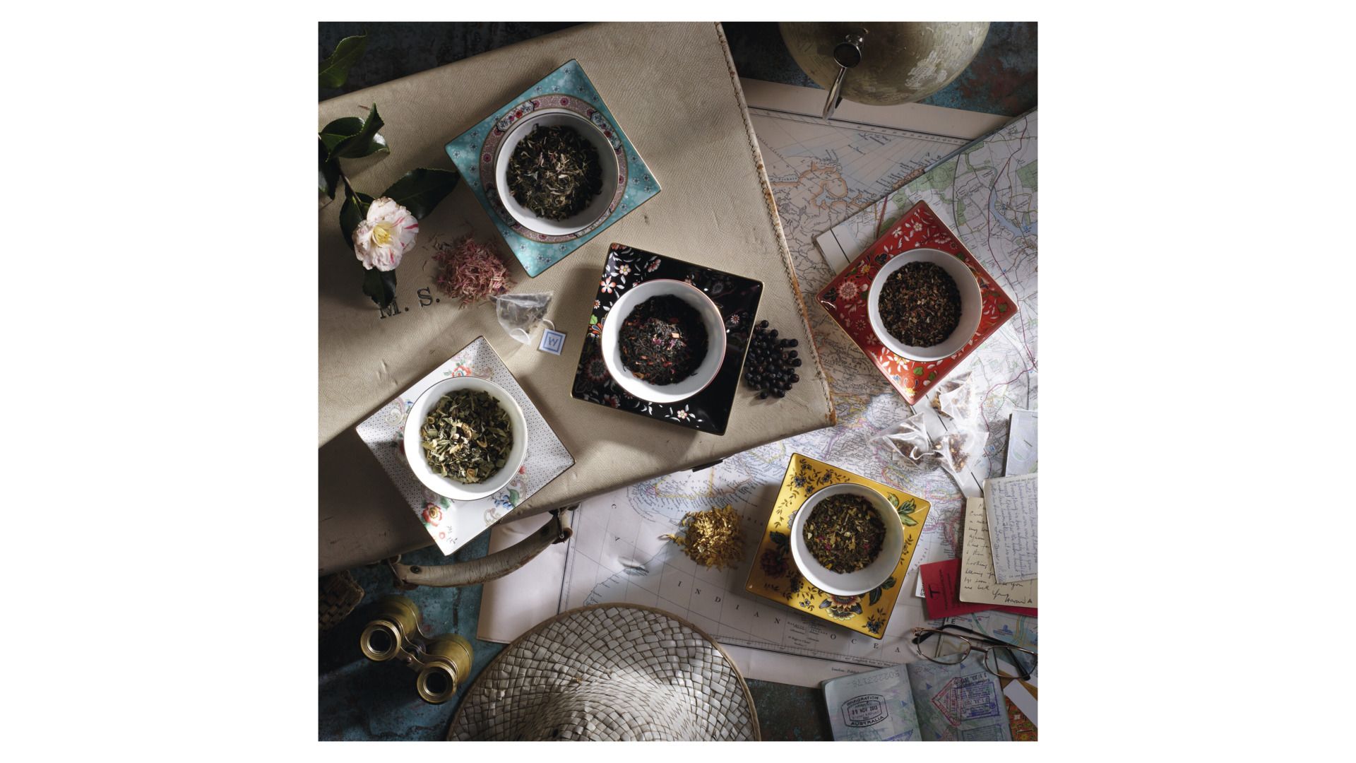 Блюдо квадратное Wedgwood Wonderlust Yellow Tonquin Tray 40023909