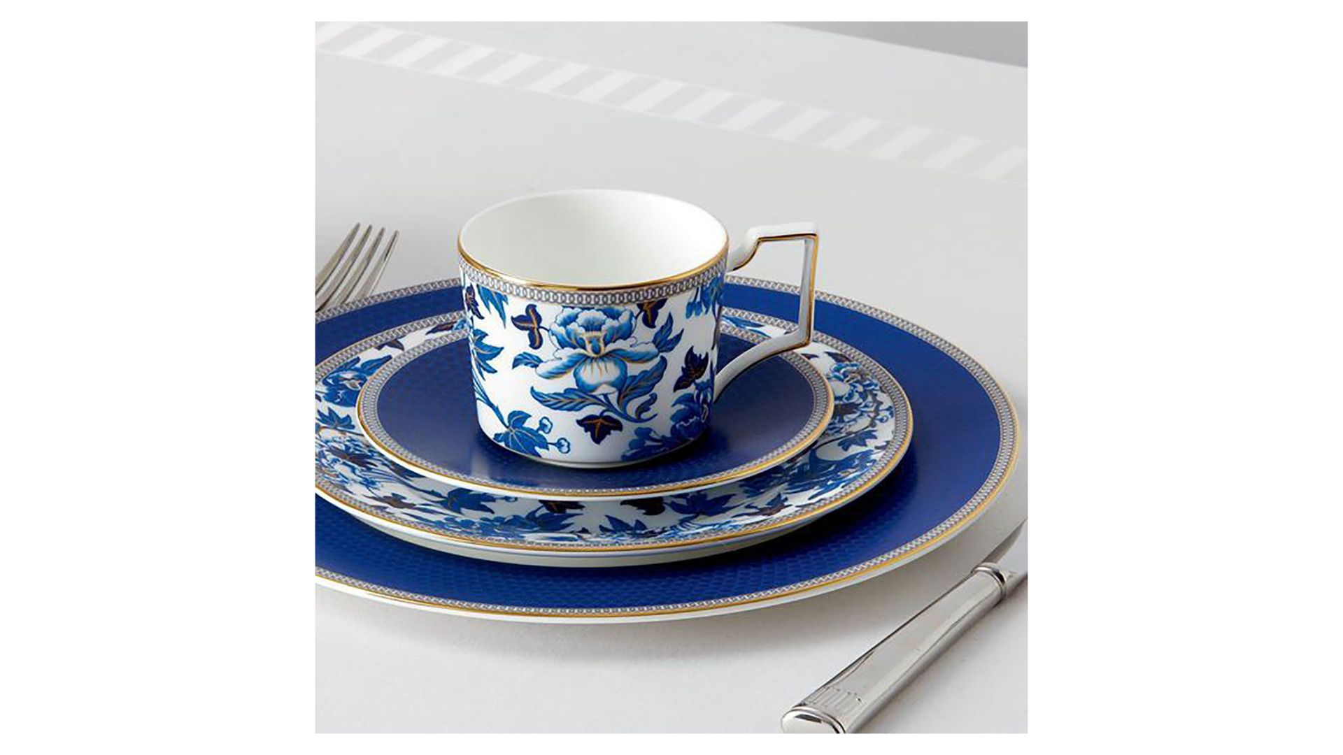 Тарелка десертная Wedgwood Hibiscus Side Plate 40003897