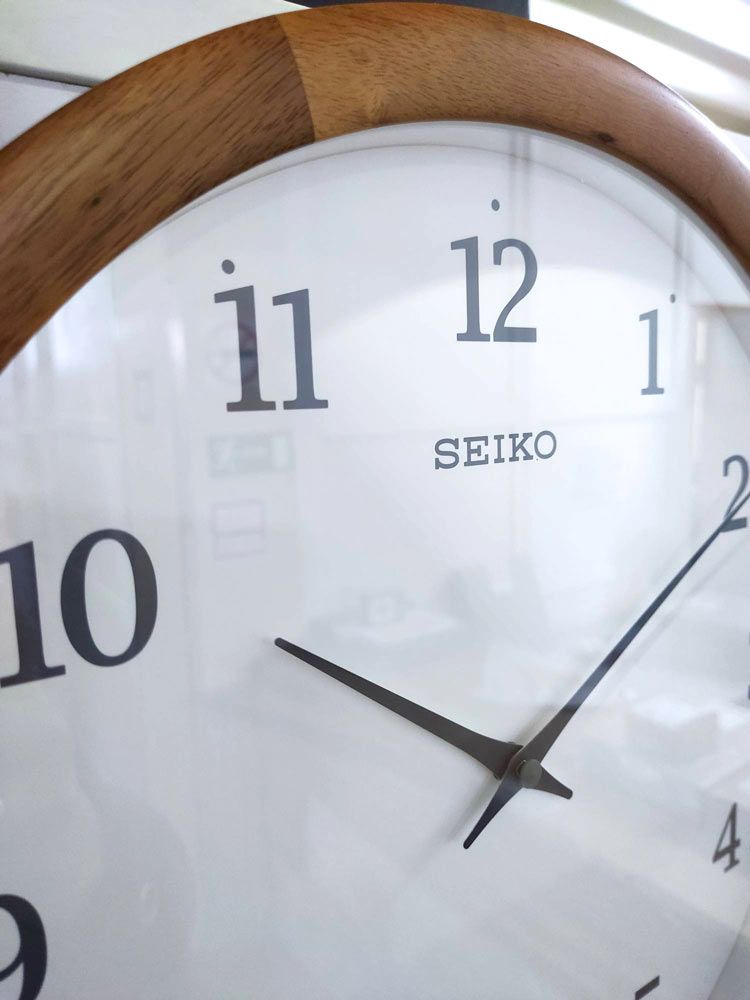 Настенные часы Seiko Quartz Wall Clock QXA763BN