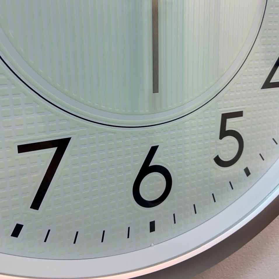 Настенные часы Seiko Quartz Wall Clock QXA629S