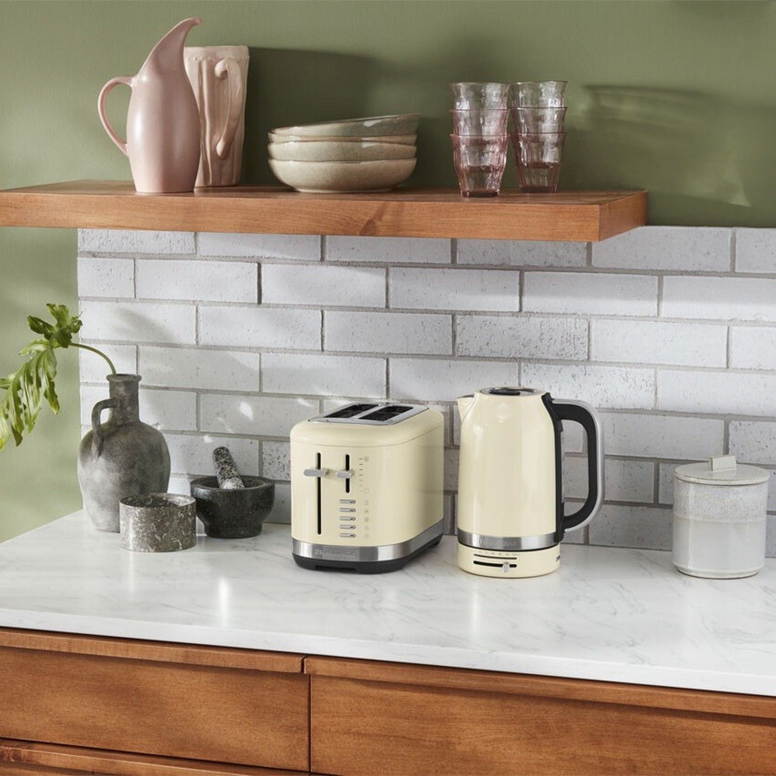 Электрочайник KitchenAid Electric Kettle Almond Cream KEK1701AC