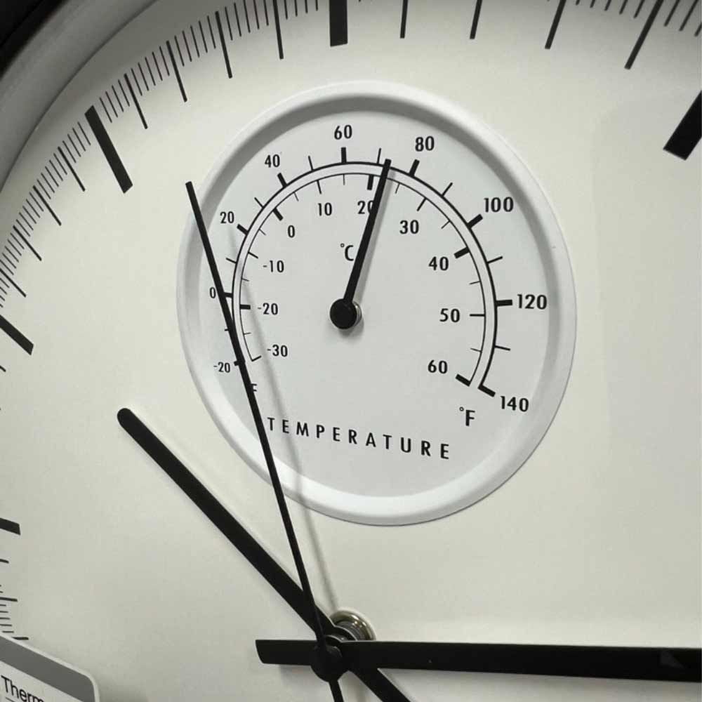 Настенные часы Seiko Quartz Wall Clock QXA525K