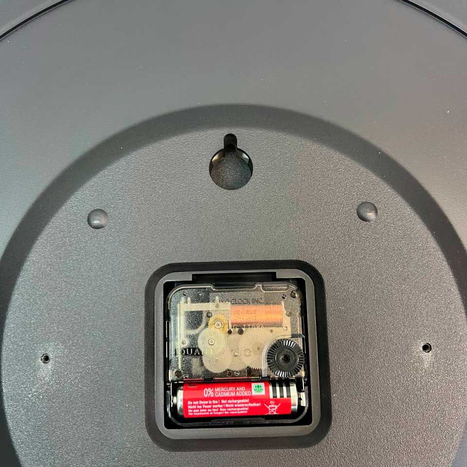 Настенные часы Seiko Quartz Wall Clock QXA815W