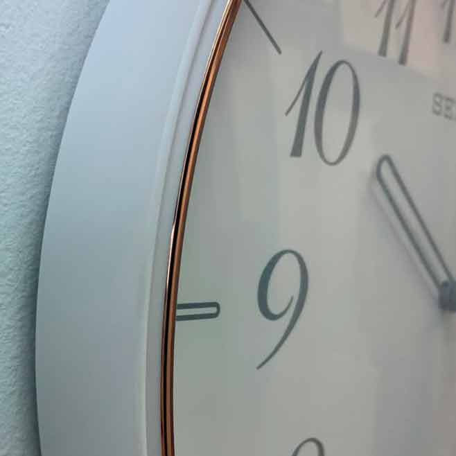 Настенные часы Seiko Quartz Wall Clock QXA739W