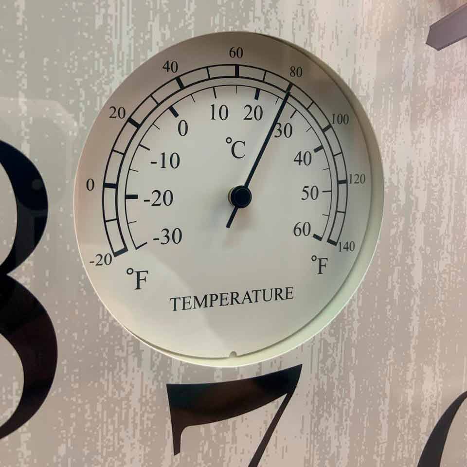 Настенные часы Seiko Quartz Wall Clock QXA783B