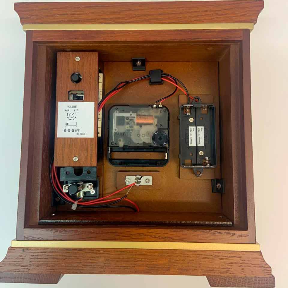 Настольные часы Seiko Quartz Table Clock QXW249B