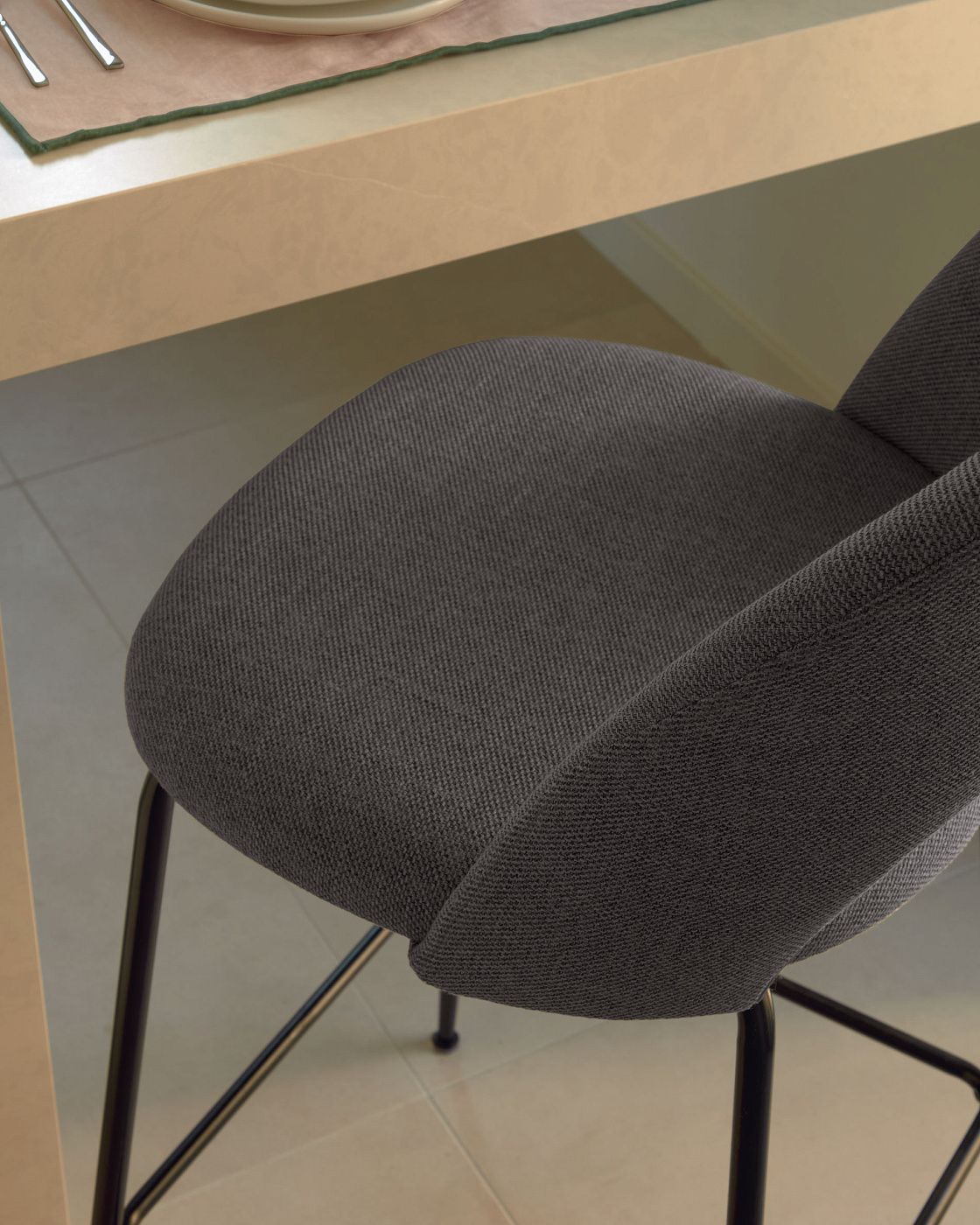 Полубарный стул La Forma Mahalia Silla de media silla LF-084361