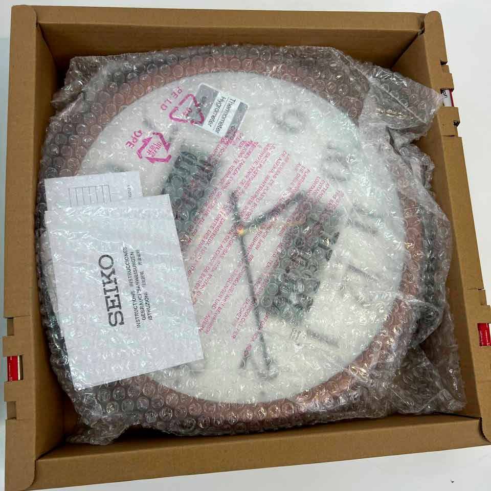 Настенные часы Seiko Quartz Wall Clock QXL012B