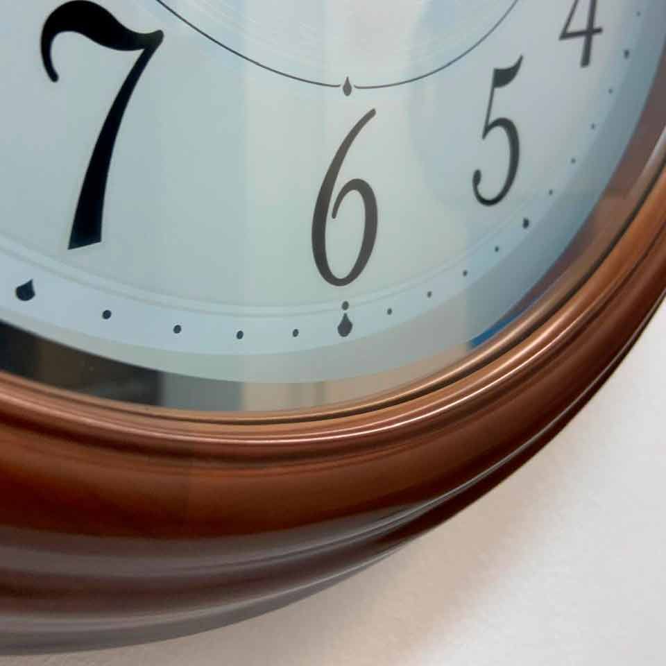 Настенные часы Seiko Quartz Wall Clock QXA779B