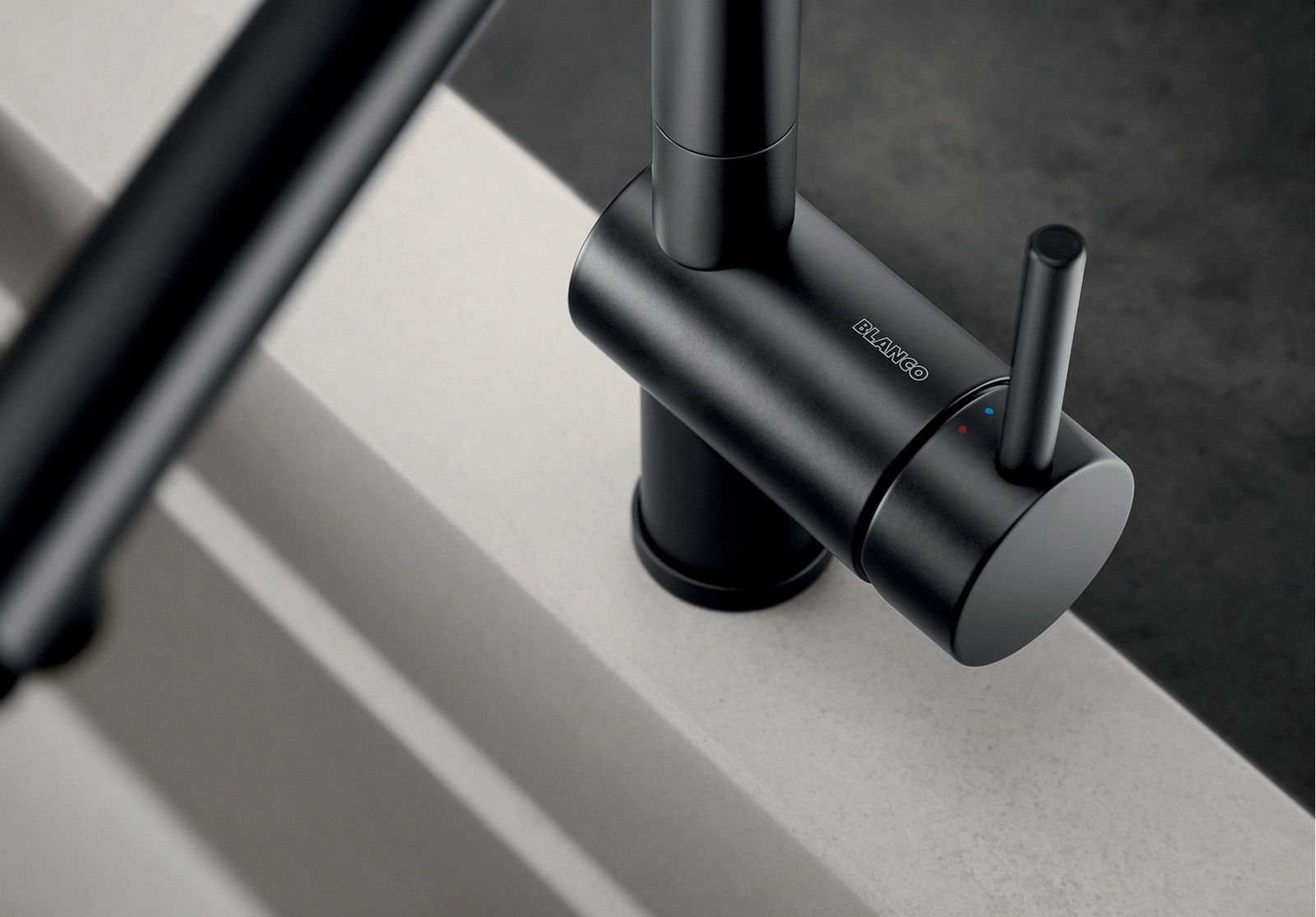 Кухонный смеситель Blanco Linus-S Black Matt 525807