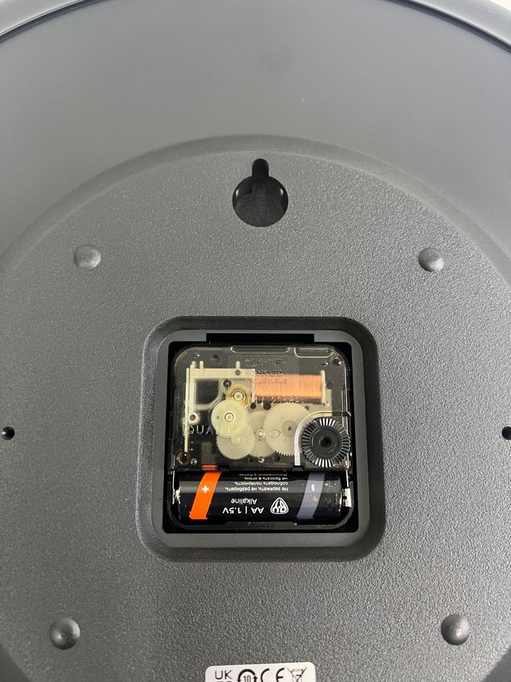 Настенные часы Seiko Quartz Wall Clock QXA598AN