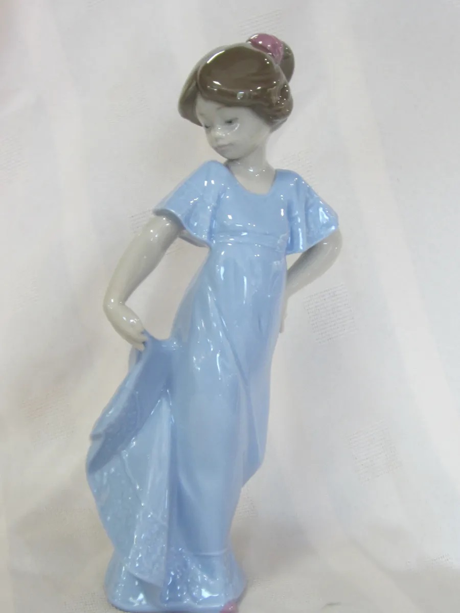 Статуэтка NAO How Pretty! 2001743