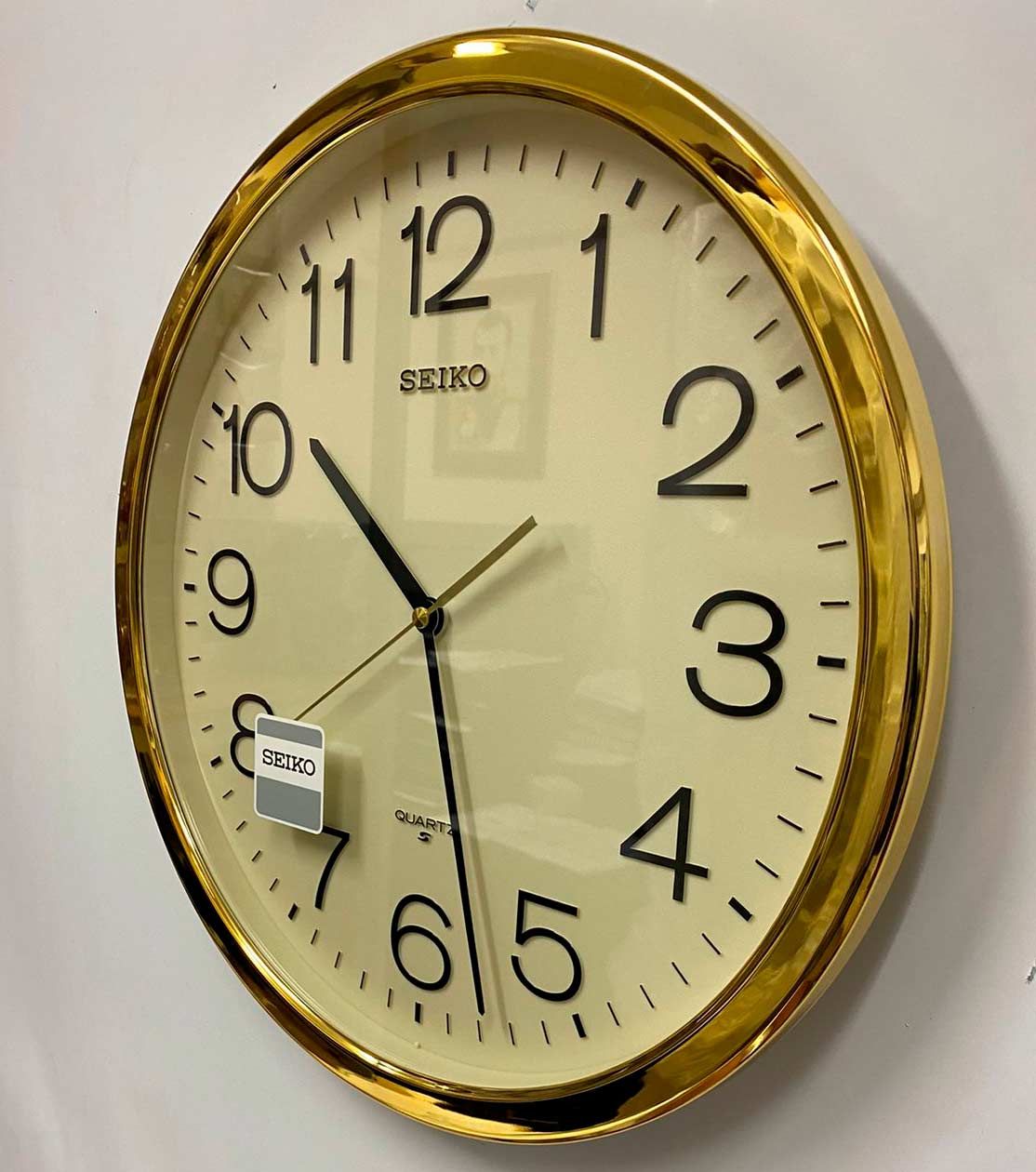 Настенные часы Seiko Quartz Wall Clock QXA020A