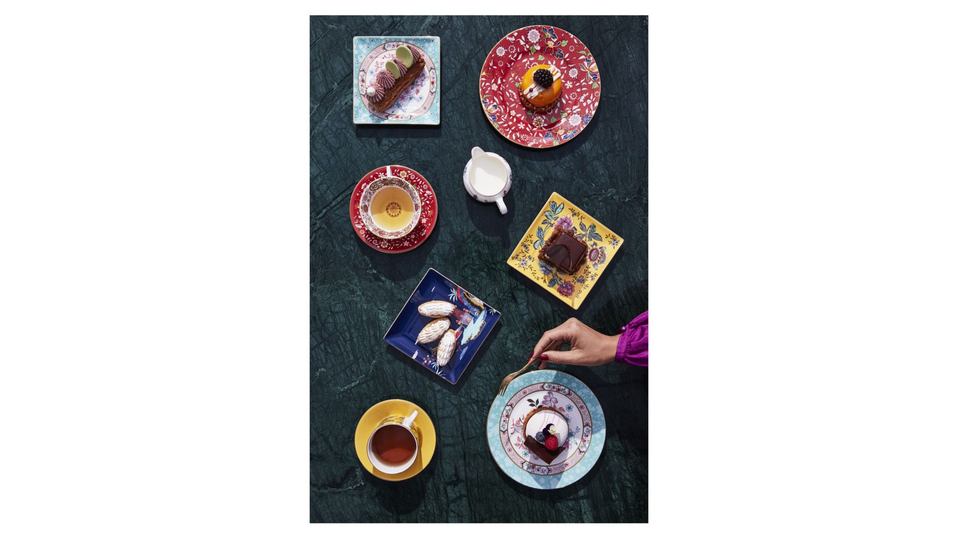 Блюдо квадратное Wedgwood Wonderlust Yellow Tonquin Tray 40023909