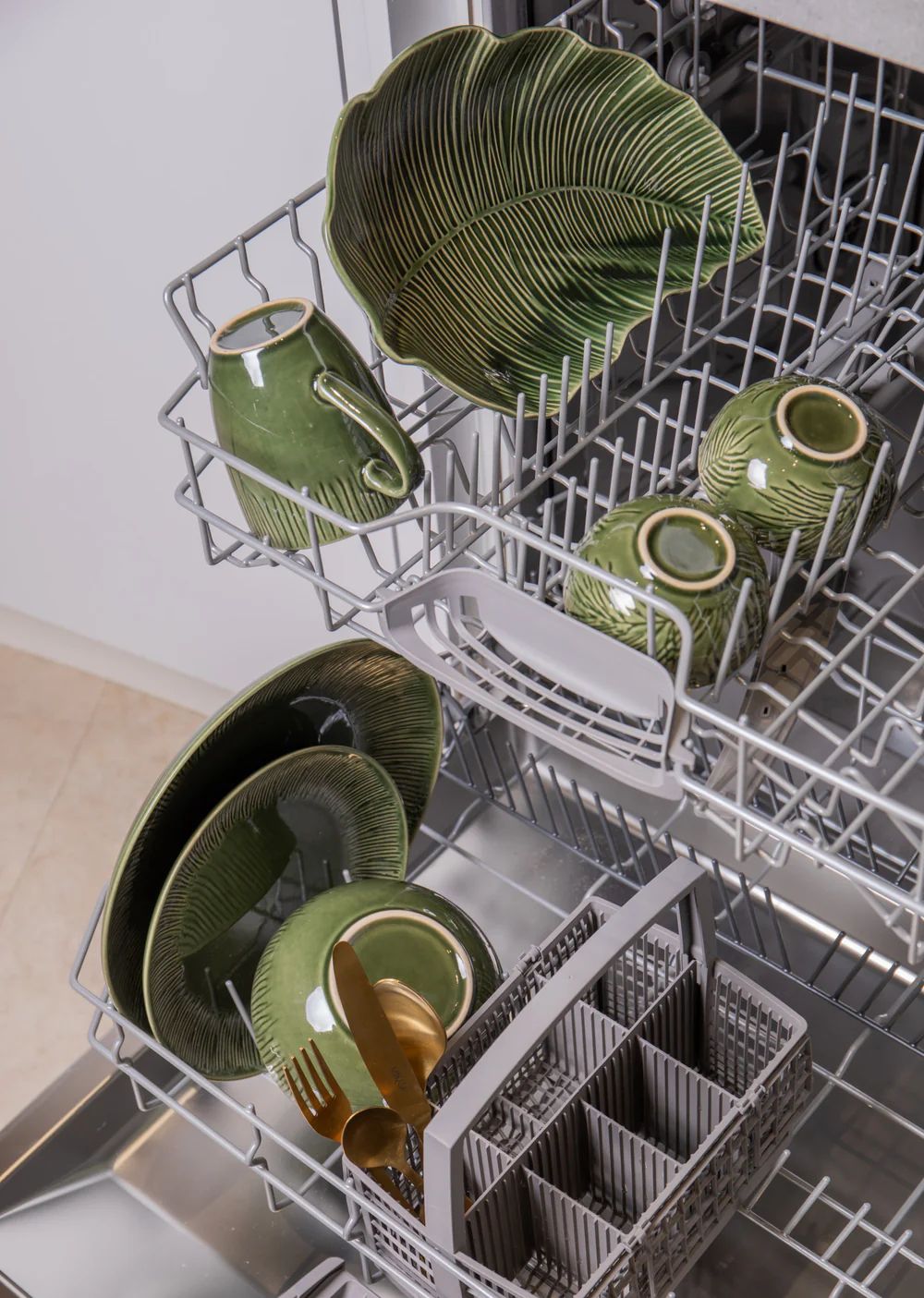 Блюдо сервировочное KitchenCraft Mikasa Jardin Green Oval Serving Platter MKJDSRVPLATOV