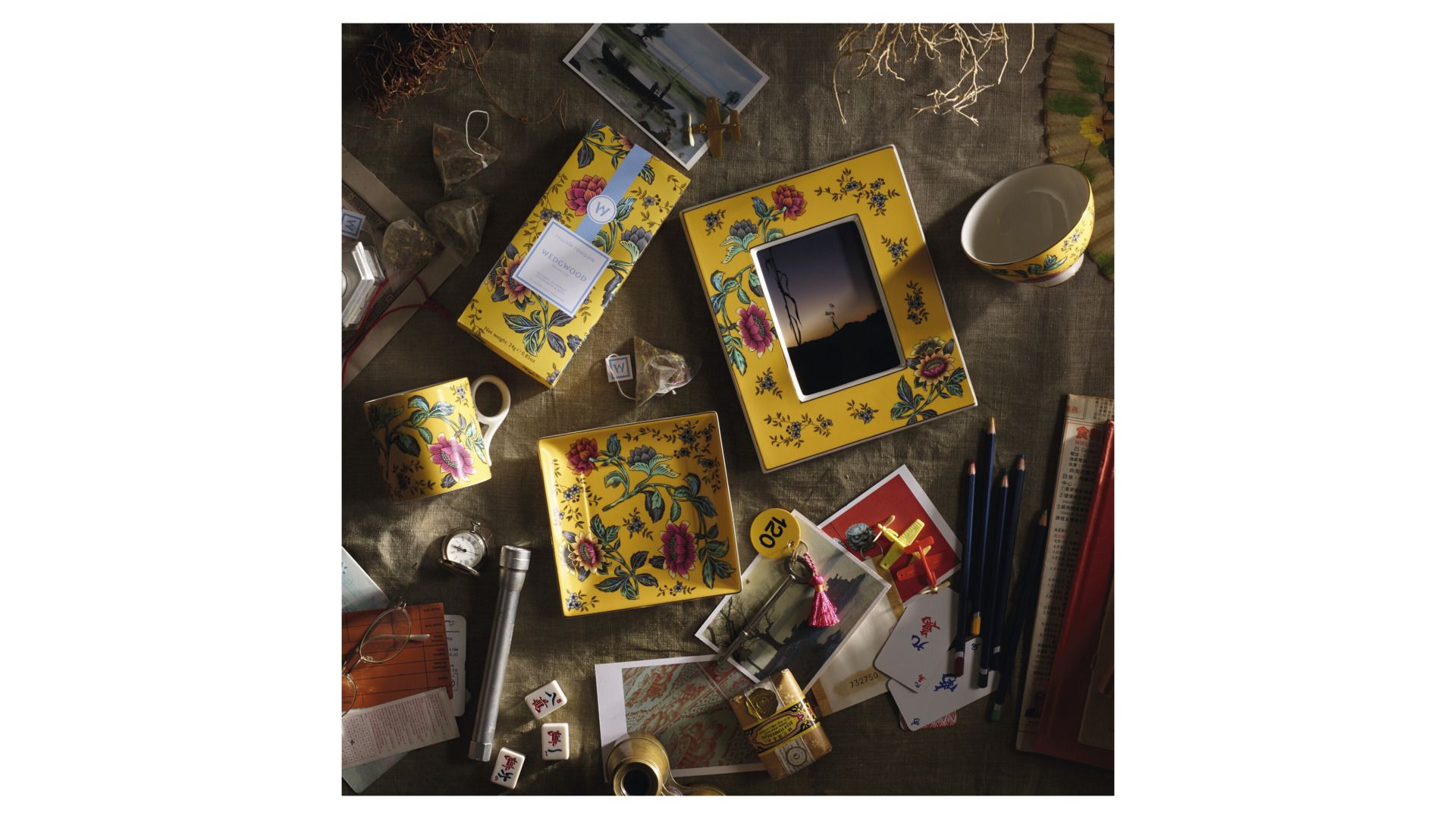 Блюдо квадратное Wedgwood Wonderlust Yellow Tonquin Tray 40023909