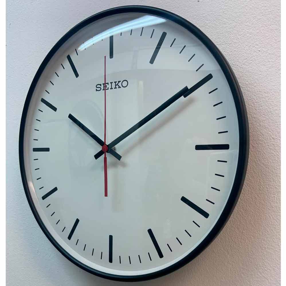 Настенные часы Seiko Quartz Wall Clock QXA701K