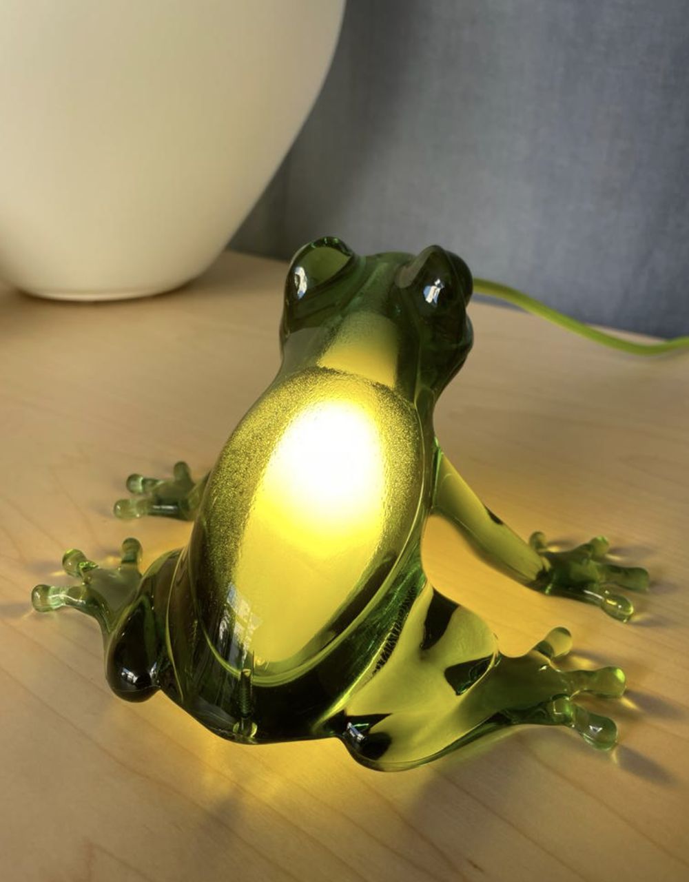 Настольная лампа Qeeboo Hungry Frog Emerald Lamp 59001EM