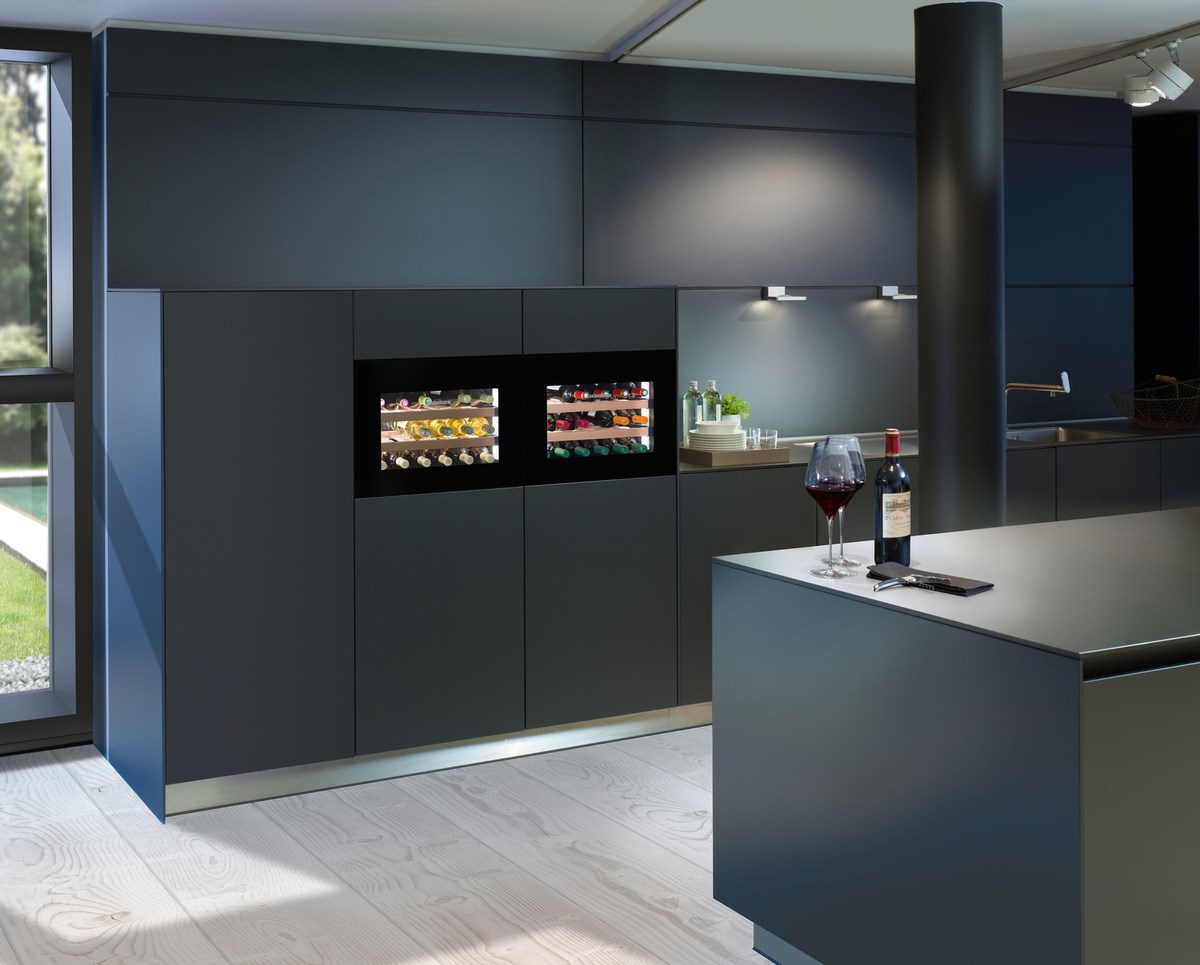 Встраиваемый винный шкаф Liebherr WKEgb 582