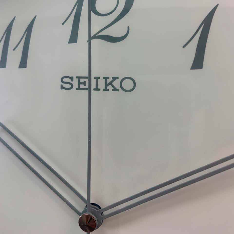 Настенные часы Seiko Quartz Wall Clock QXA739W