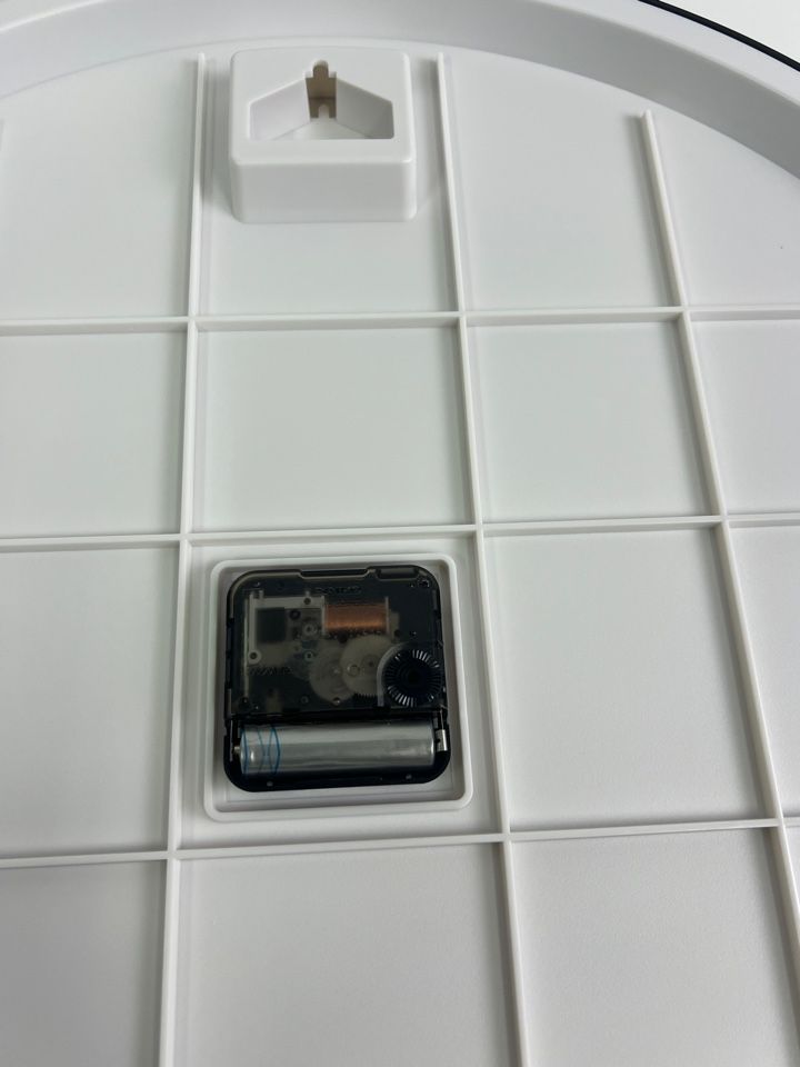 Настенные часы Seiko Quartz Wall Clock QXA563KN