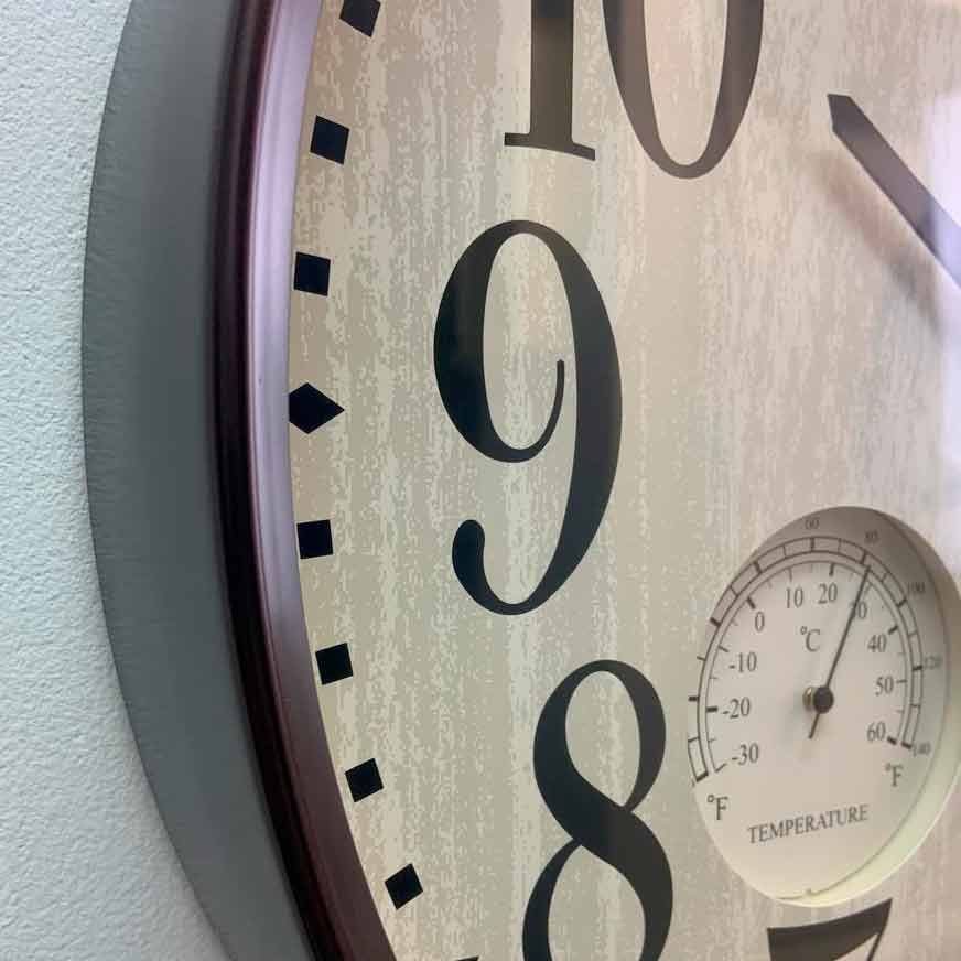 Настенные часы Seiko Quartz Wall Clock QXA783B