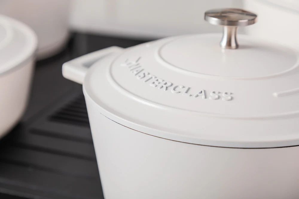 Кастрюля с крышкой KitchenCraft MasterClass Cream Cast Aluminium Casserole Dish MCMCRD28CRE