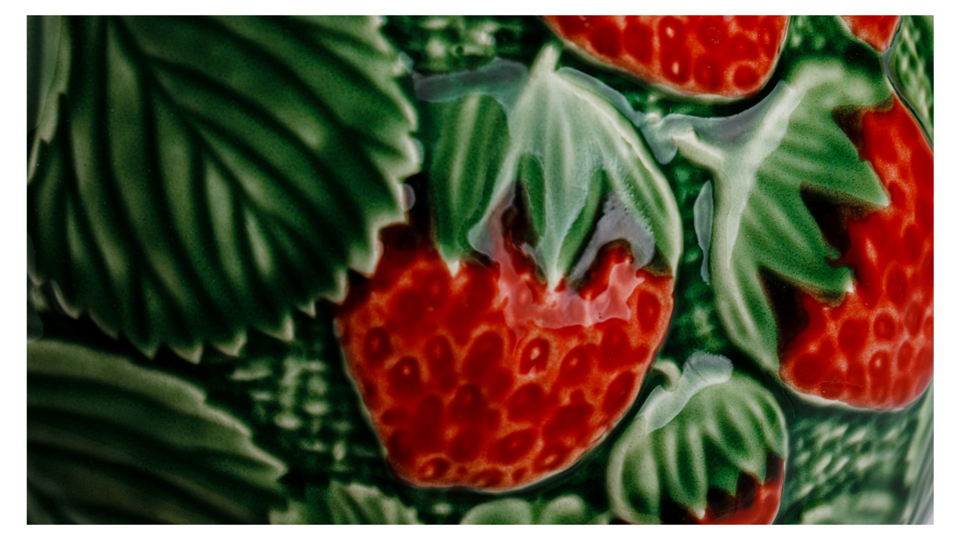 Кувшин Bordallo Pinheiro Strawberries Pitcher 65001253