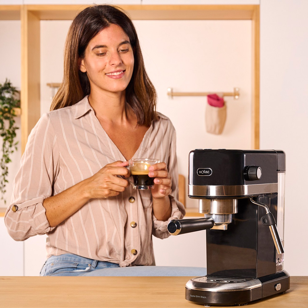 Кофеварка рожковая Solac Taste Slim Black CE4510