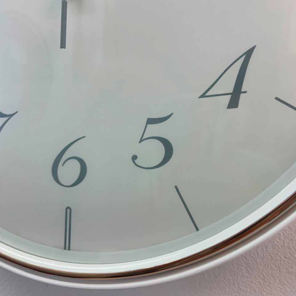 Настенные часы Seiko Quartz Wall Clock QXA739W