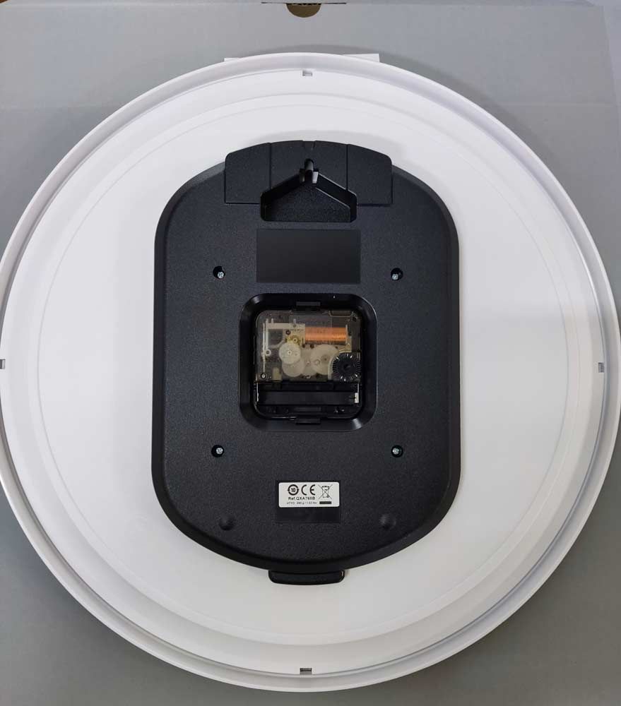 Настенные часы Seiko Quartz Wall Clock QXA768B