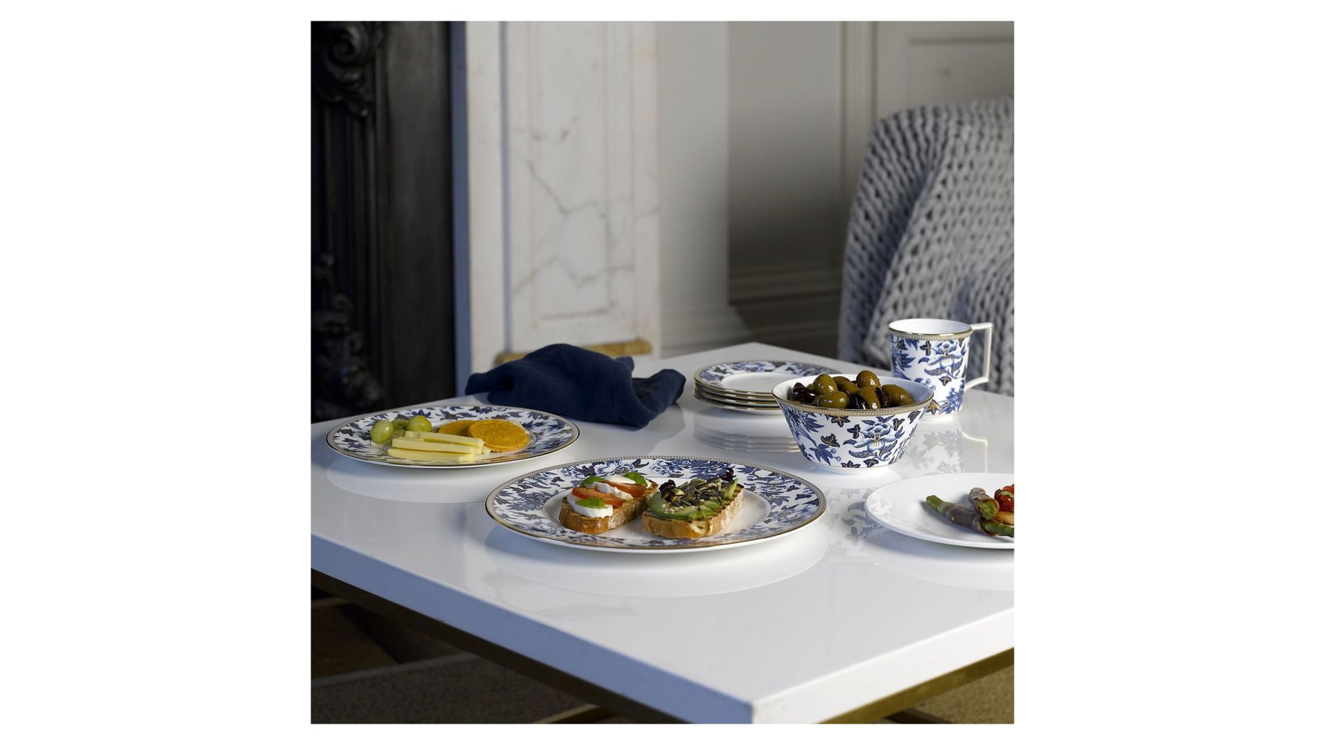 Тарелка десертная Wedgwood Hibiscus Side Plate 40003897