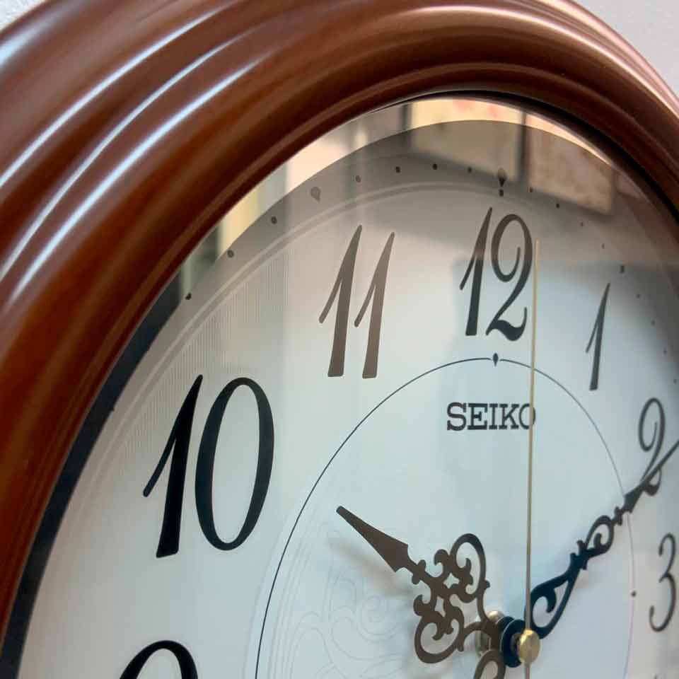 Настенные часы Seiko Quartz Wall Clock QXA779B