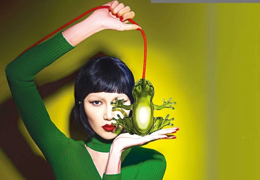 Настольная лампа Qeeboo Hungry Frog Emerald Lamp 59001EM