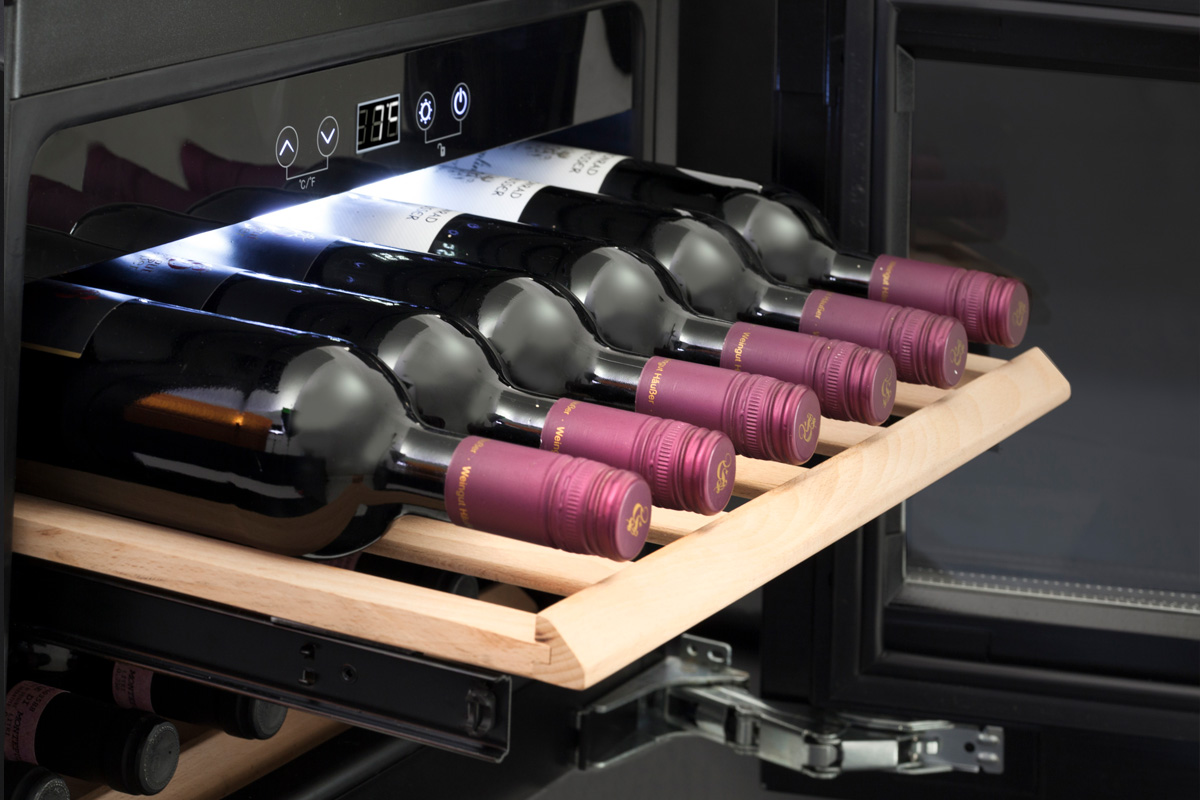 Встраиваемый винный шкаф Caso WineDeluxe E 18