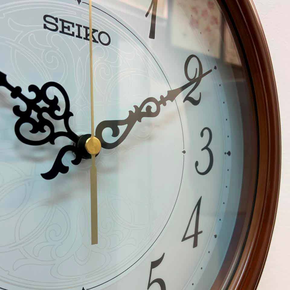 Настенные часы Seiko Quartz Wall Clock QXA779B