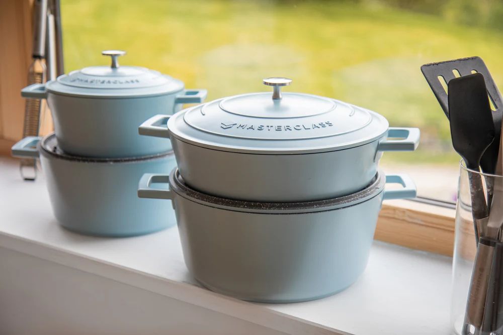 Кастрюля с крышкой KitchenCraft MasterClass Sky Blue Casserole Dish MCMCRD24SKY