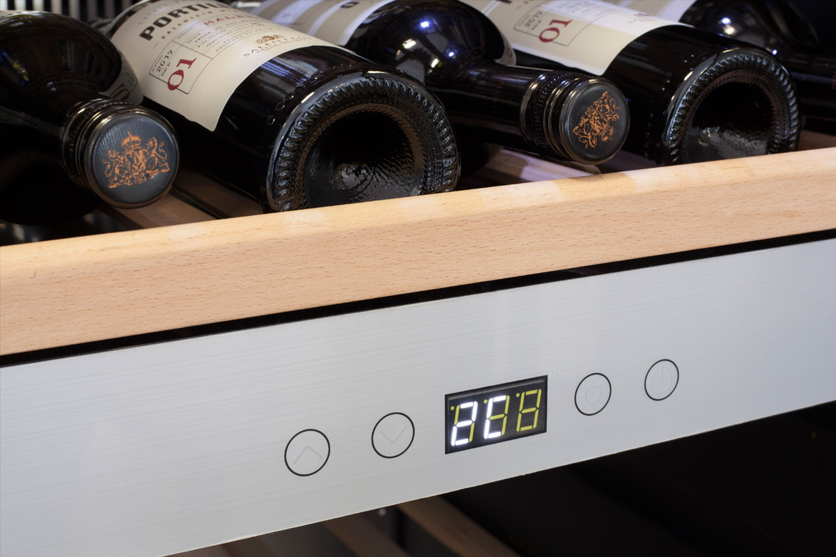 Винный шкаф Caso WineComfort 180
