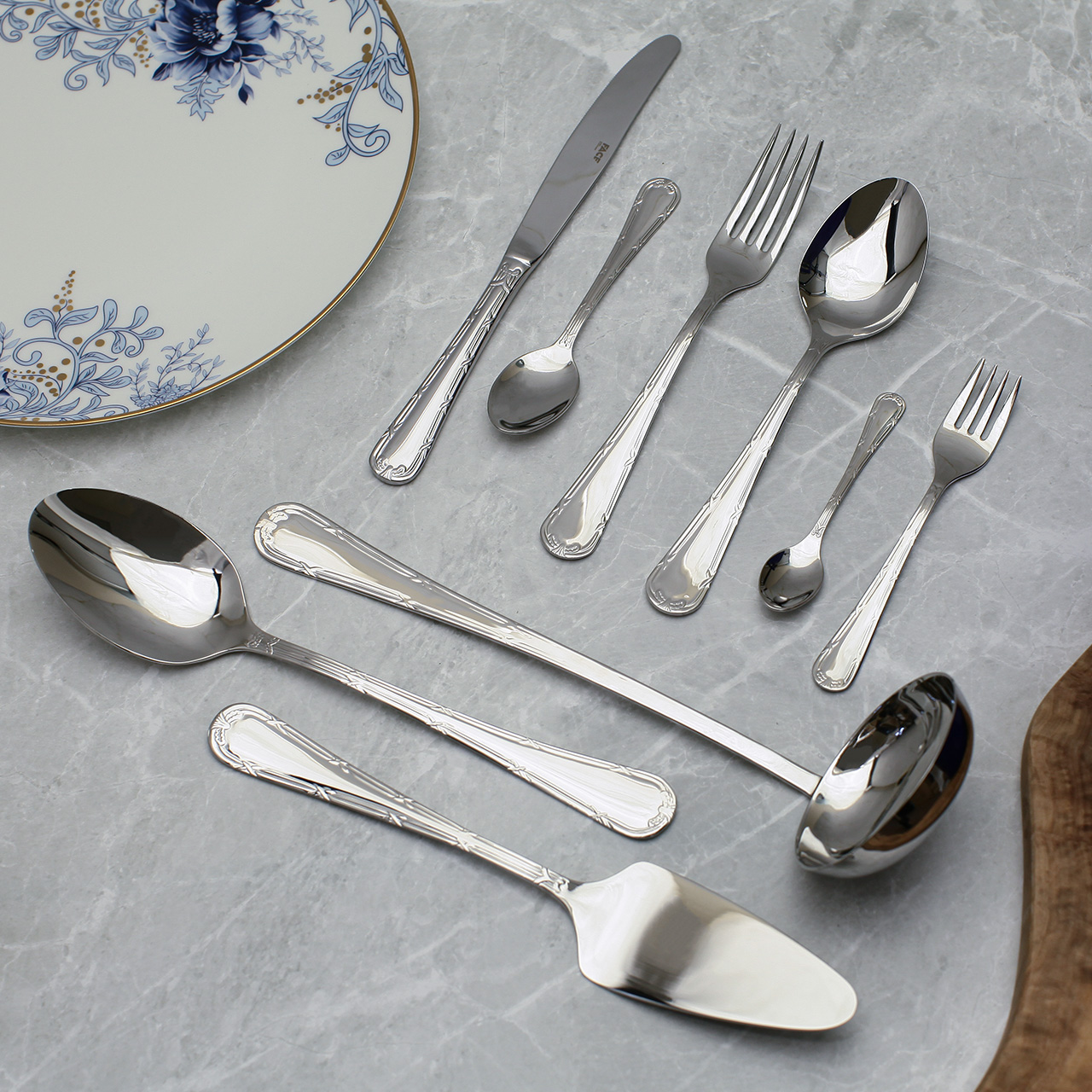 Набор столовых приборов Face Croisé CRO75C