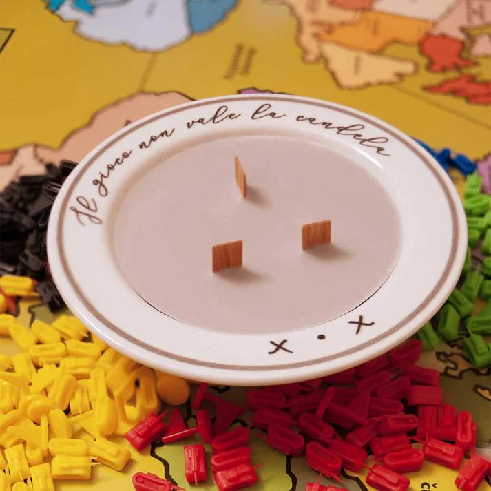 Ароматическая свеча Mami Milano Il Gioco Non Vale La Candela CAND2.06