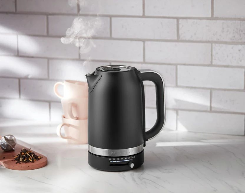 Электрочайник KitchenAid Electric Kettle Cast Iron Black KEK1701BK
