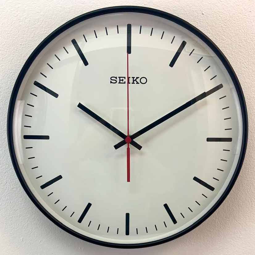 Настенные часы Seiko Quartz Wall Clock QXA701K