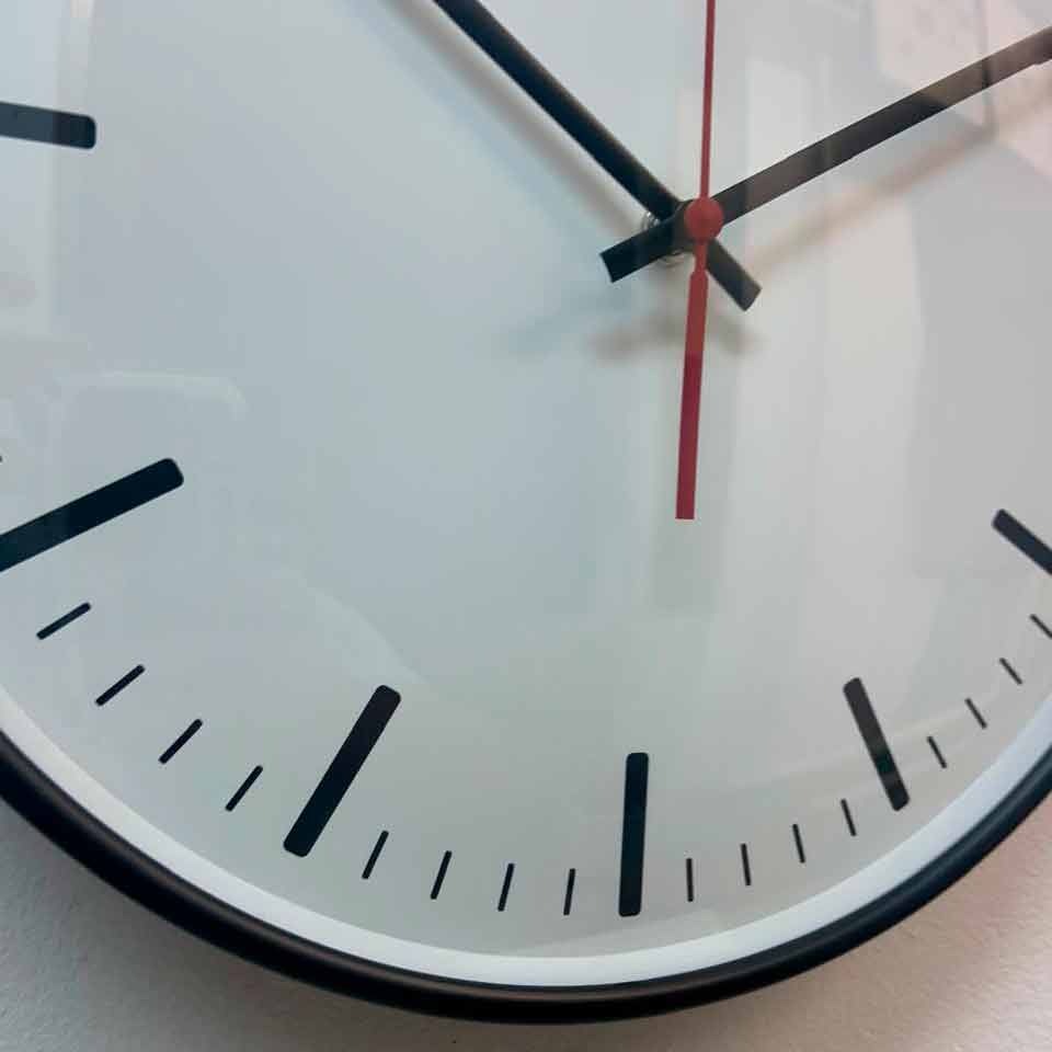 Настенные часы Seiko Quartz Wall Clock QXA701K