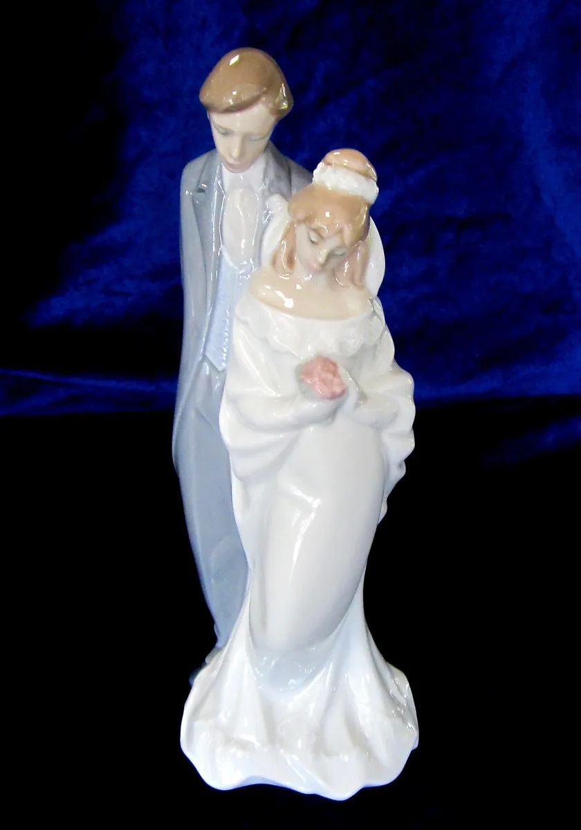 Статуэтка NAO Love Always 2001437