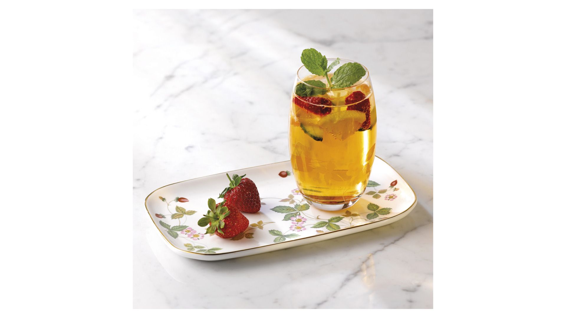 Блюдо прямоугольное Wedgwood Wild Strawberry Sandwich Tray 40001789