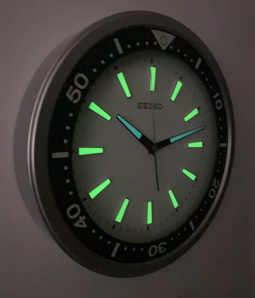 Настенные часы Seiko Quartz Wall Clock QXA723SN