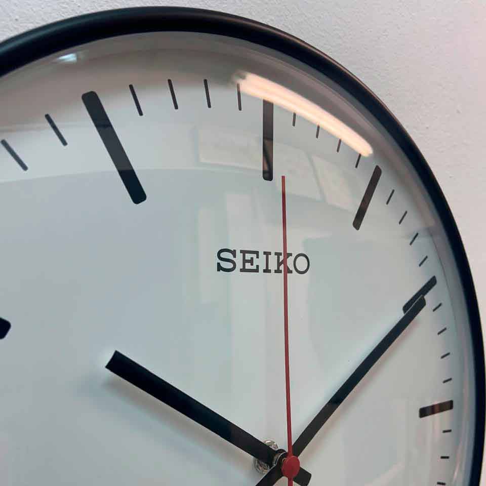 Настенные часы Seiko Quartz Wall Clock QXA701K