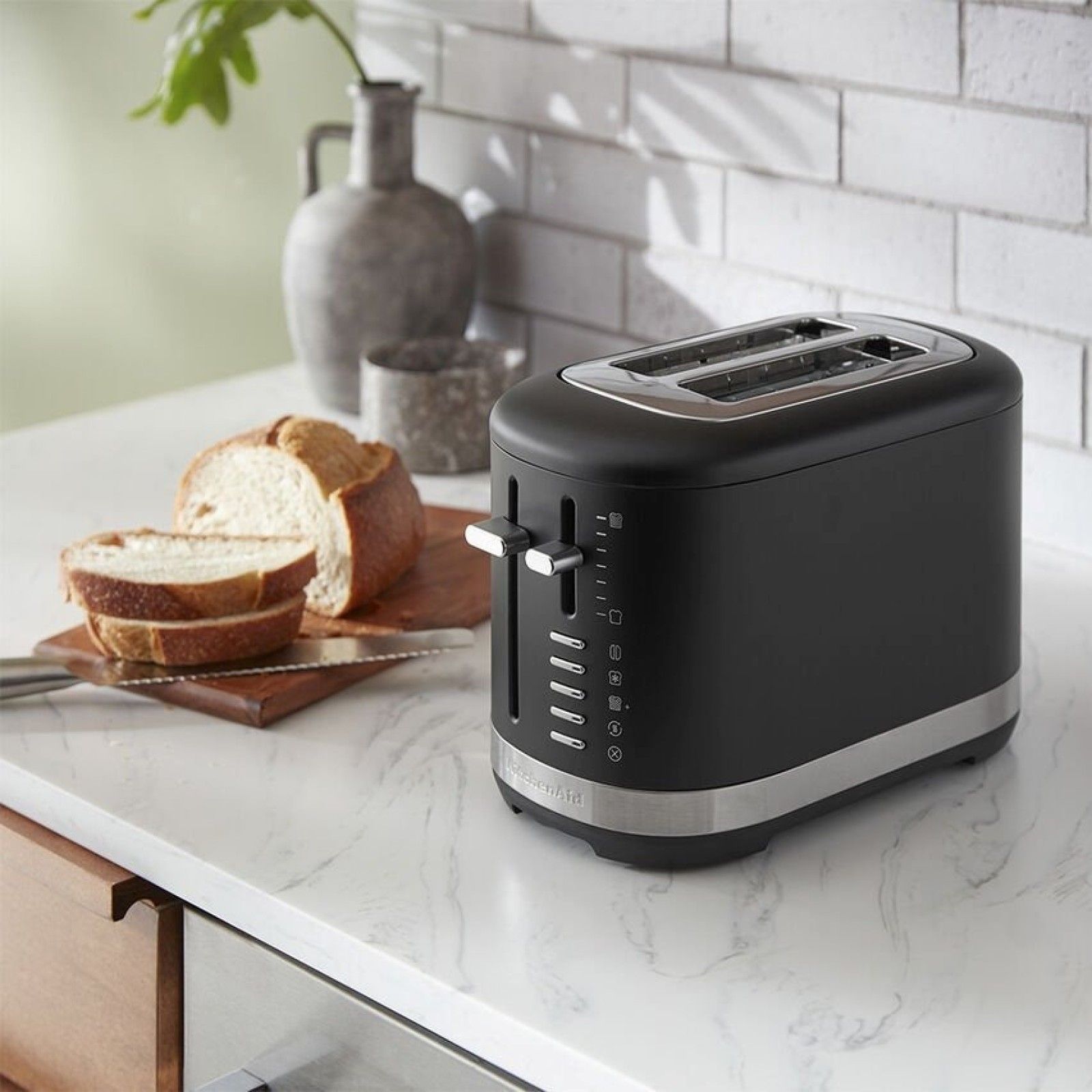 Тостер KitchenAid 2-Slice Toaster Black Matte KMT2109BM