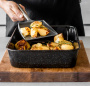 Форма для запекания KitchenCraft MasterClass Vitreous Enamel Roasting Pan MCVITHB1. фото 7